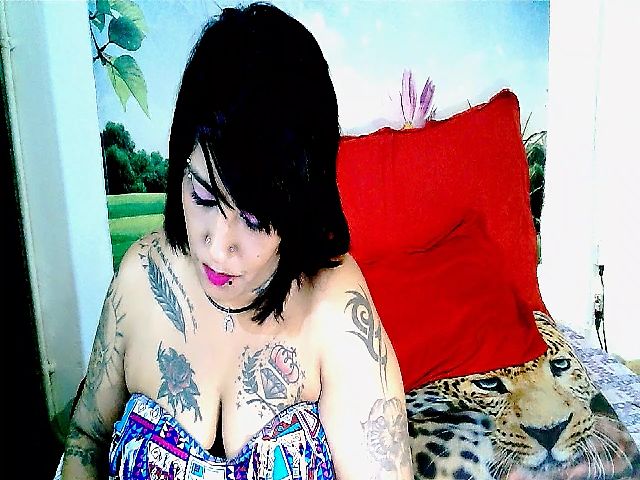 Live sex webcam photo for IndianKatz #255156424