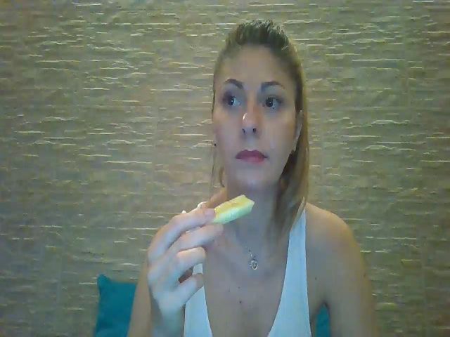 Live sex webcam photo for Kiley5 #256403305