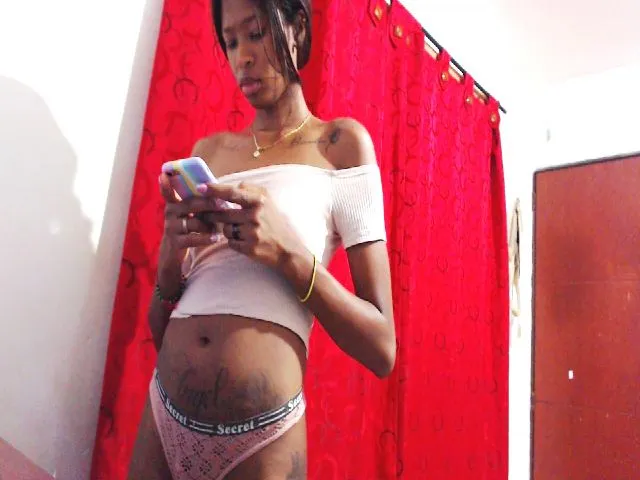 Live sex webcam photo for Angiehotx1x #256060914