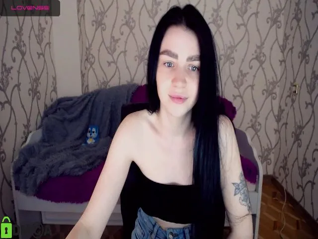 Live sex webcam photo for Kira__Queen #262083188