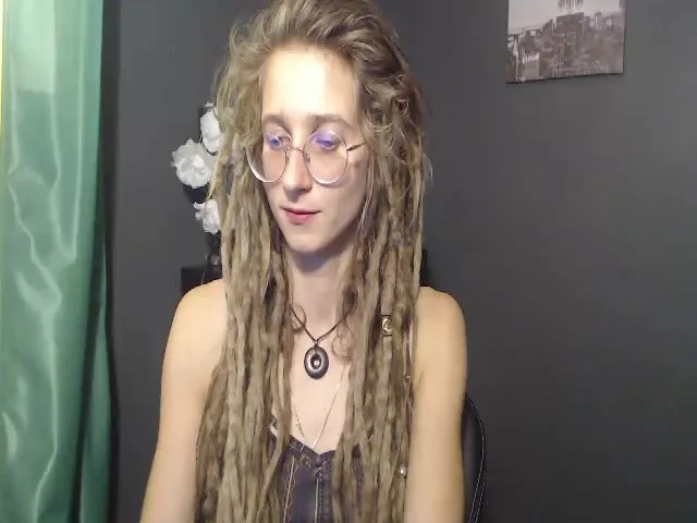 Live sex webcam photo for KINKYkeira #264241406