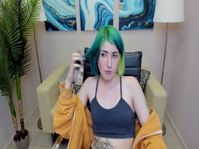 Live sex webcam photo for EllieSmile #257337639