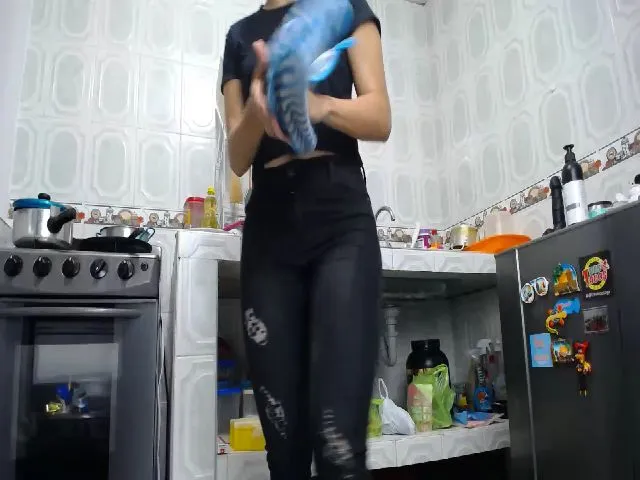 Live sex webcam photo for Akeishaa_ #256611918