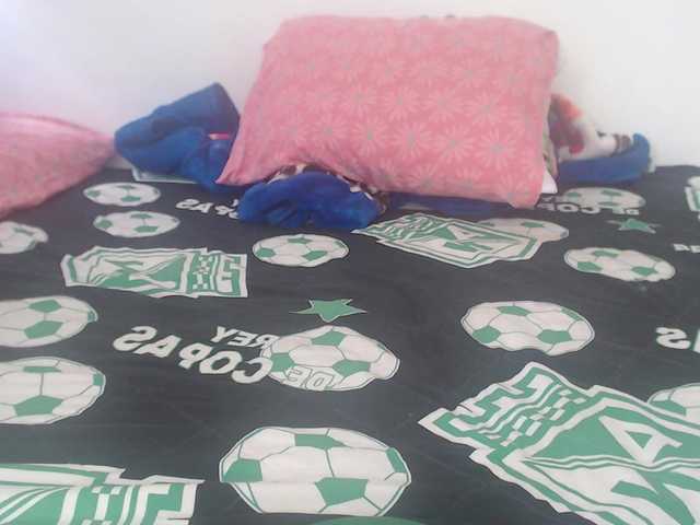 Live sex webcam photo for Daizy-cooper #241393325