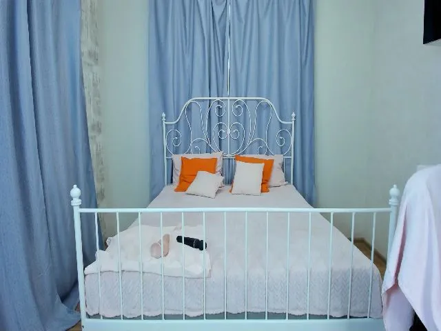 Live sex webcam photo for A11yson #258414061