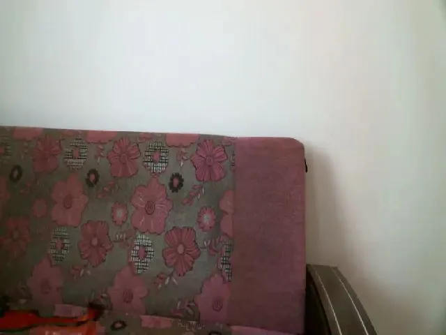 Live sex webcam photo for OnlyLou #260755064