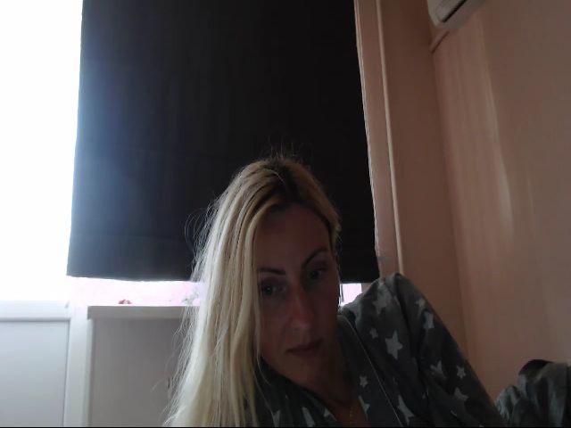 Live sex webcam photo for MeltingJulia #254477705