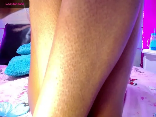 Live sex webcam photo for EmmySweett #254684062