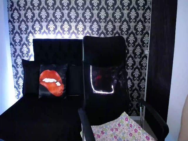 Live sex webcam photo for GraceKellyC #253569426