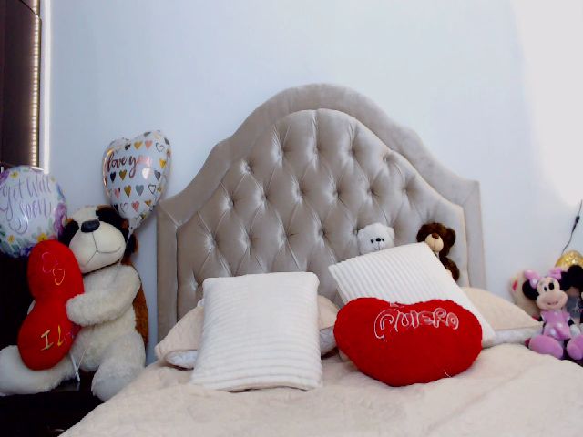 Live sex webcam photo for Sofiaprada1 #261785378