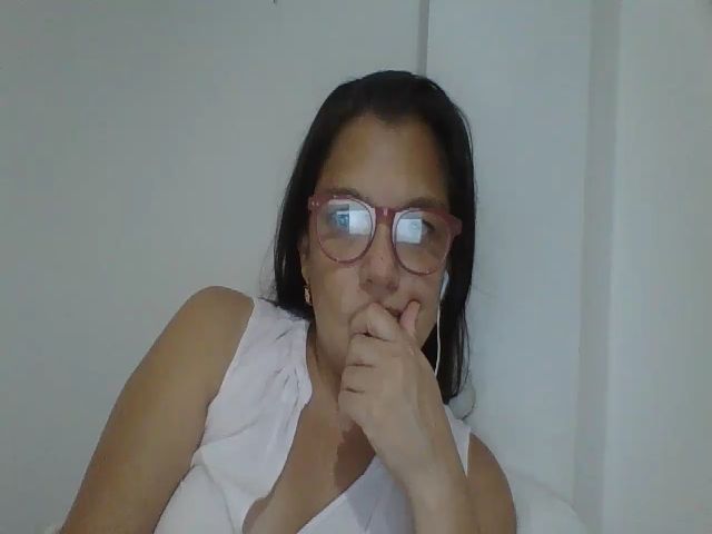 Live sex webcam photo for SweetLola01 #254356908