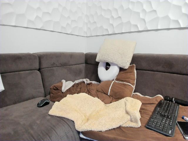 Live sex webcam photo for SecretDesire0 #260303768