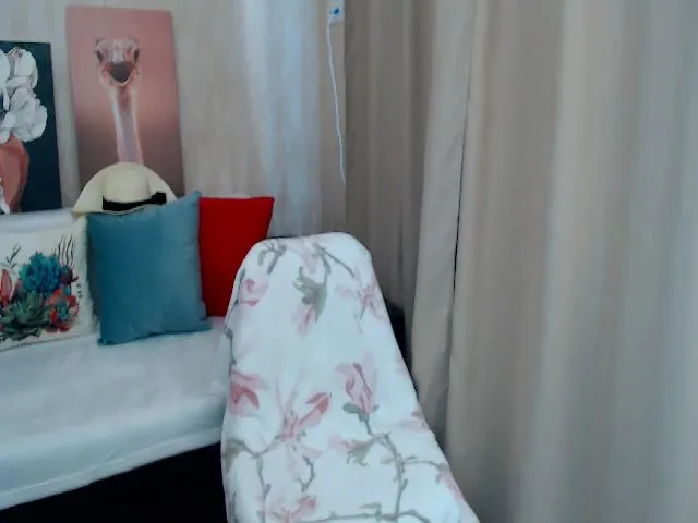 Live sex webcam photo for Mi_chelle #252424296