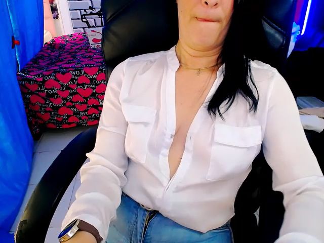 Live sex webcam photo for Sashabreck #287859753