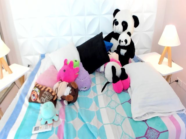 Live sex webcam photo for KateMoore3 #252906711