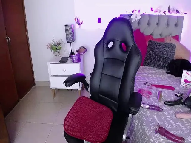 Live sex webcam photo for Cristal_19 #253025468