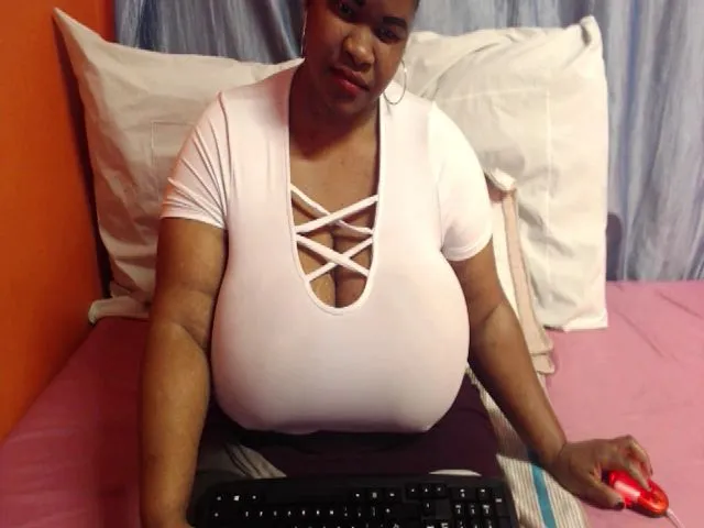 Live sex webcam photo for Sweetnozie #258610685