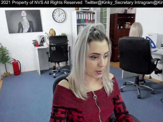 Live sex webcam photo for KinkyOffice #241228945