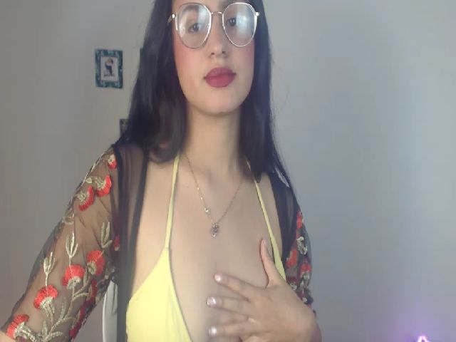 Live sex webcam photo for Selenaburning #255517738