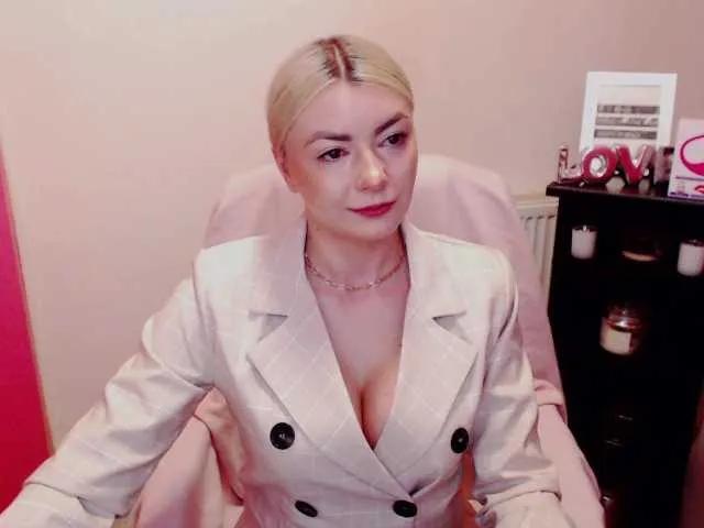 Live sex webcam photo for CandyLipsxx #241338992