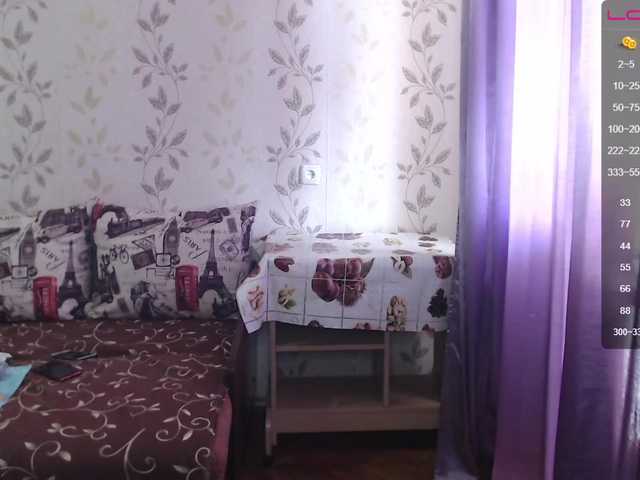 Live sex webcam photo for Alenushka888 #263652282