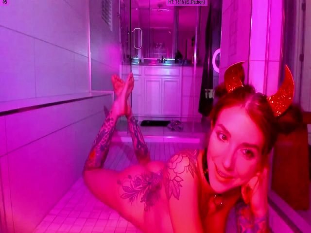 Live sex webcam photo for KasaraWood #254020297