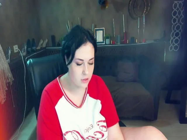 Live sex webcam photo for SerahMirabeli #265530440