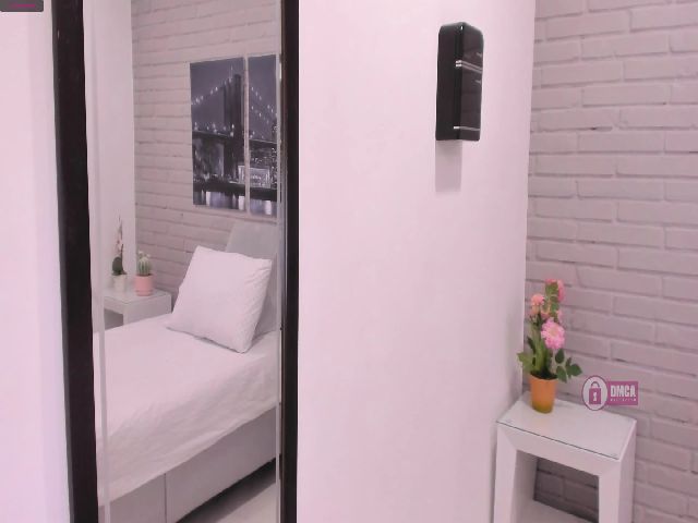 Live sex webcam photo for Anna_stars #260637642