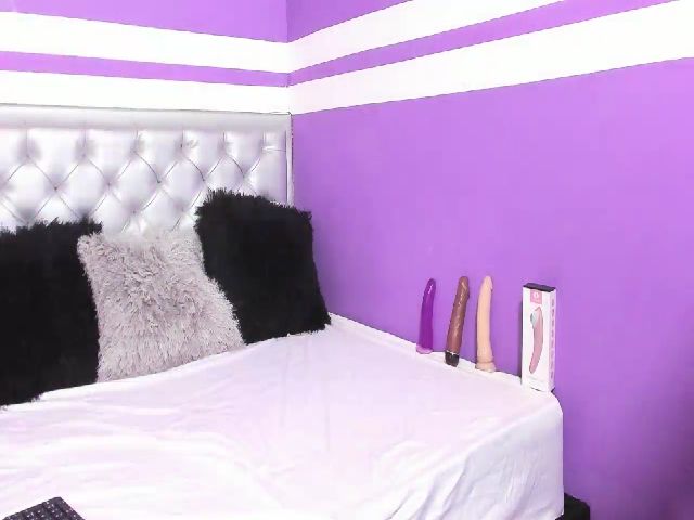 Live sex webcam photo for Violet21_ #254612843