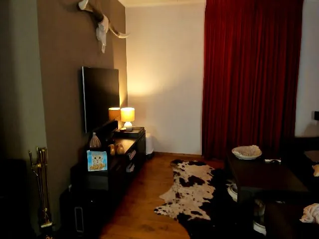 Live sex webcam photo for WildestKitten #257091994