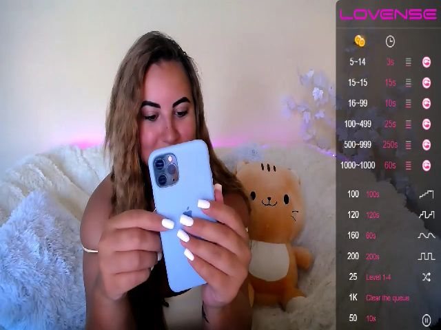 Live sex webcam photo for HarleyQuinnX_ #258128732