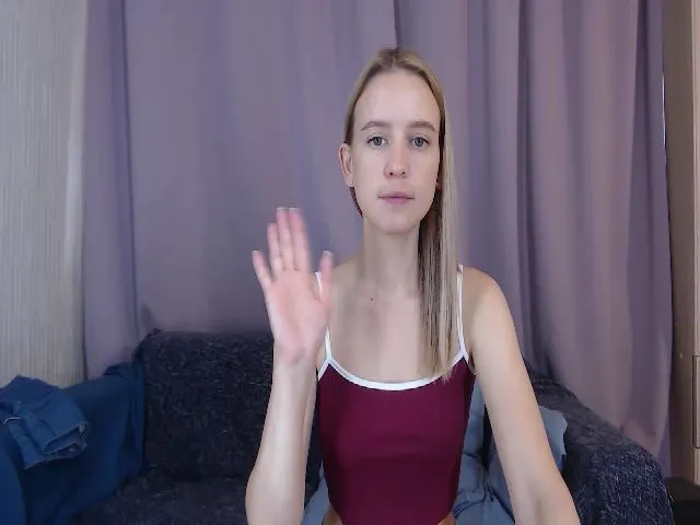 Live sex webcam photo for HotSwJenna #264085090