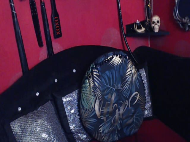 Live sex webcam photo for FemDomYasmine #260400056