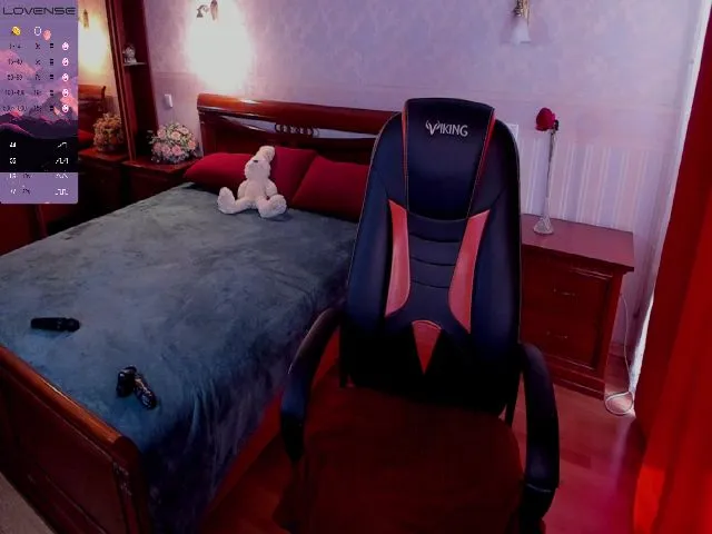 Live sex webcam photo for VictoriaJons5 #253446491