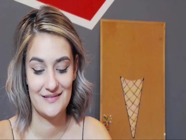 Live sex webcam photo for SecretAmber #253845599