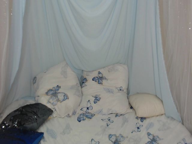 Live sex webcam photo for ImFoxx #255051819