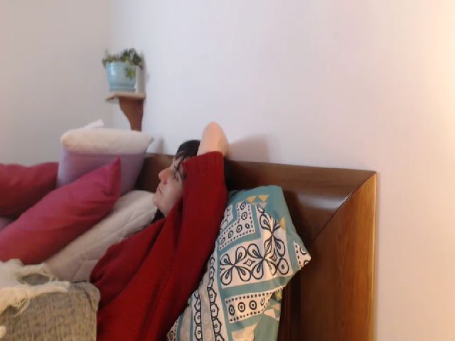 Live sex webcam photo for isabellazee2 #253975583