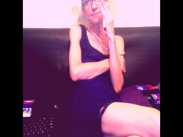 Live sex webcam photo for Sexygeny #255343483