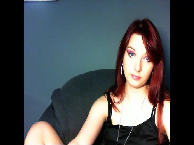 Live sex webcam photo for VirginLuna18 #258788111