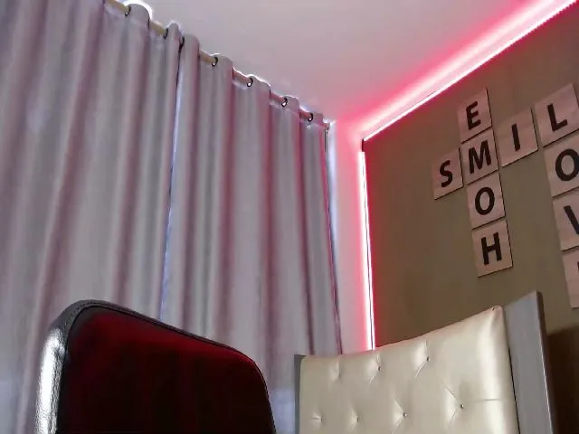 Live sex webcam photo for ScarletDsire #252579564