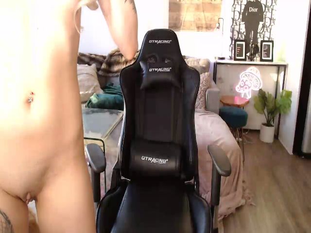 Live sex webcam photo for alexa #252695305