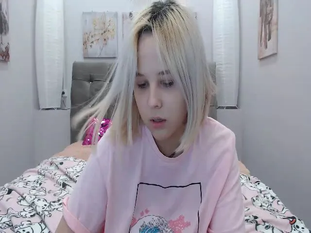 Live sex webcam photo for Helokit #254093746