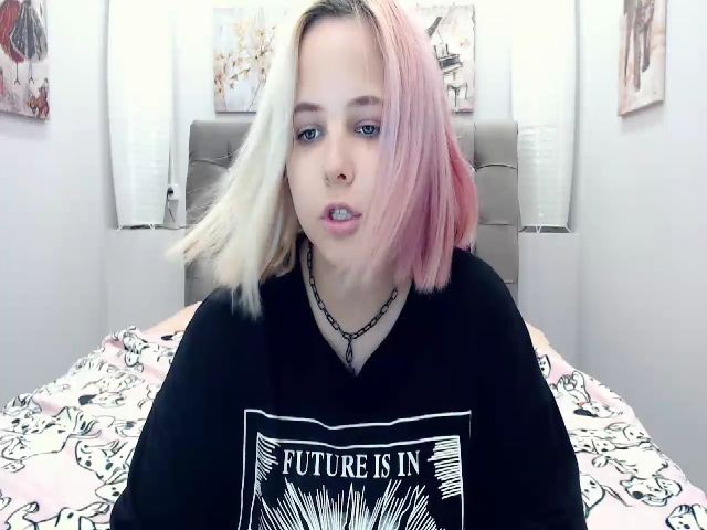 Live sex webcam photo for Helokit #255887215