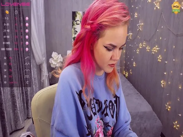 Live sex webcam photo for KerryBlair #262540188