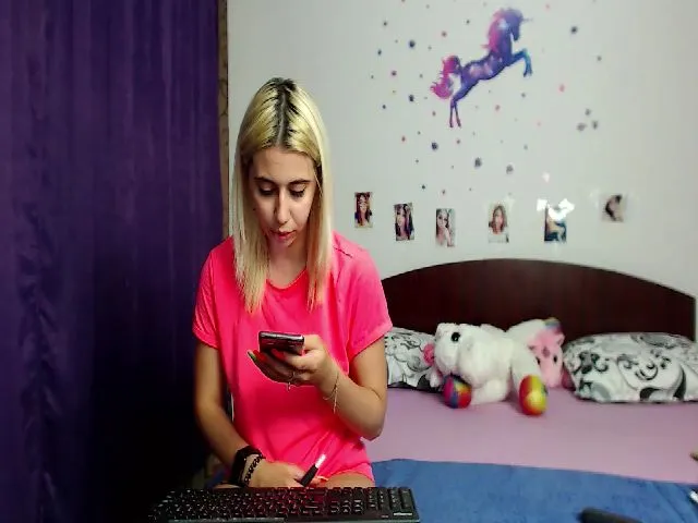 Live sex webcam photo for Diamond06 #258299899