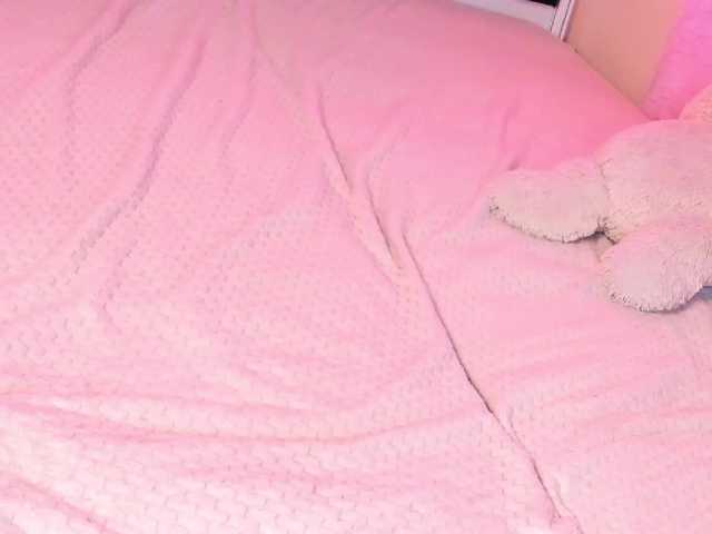 Live sex webcam photo for sweetbutty- #241430220