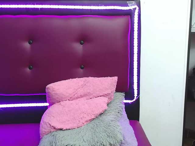 Live sex webcam photo for Sweet-Kitty1 #253960590