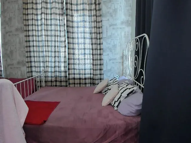 Live sex webcam photo for A11yson #254141160