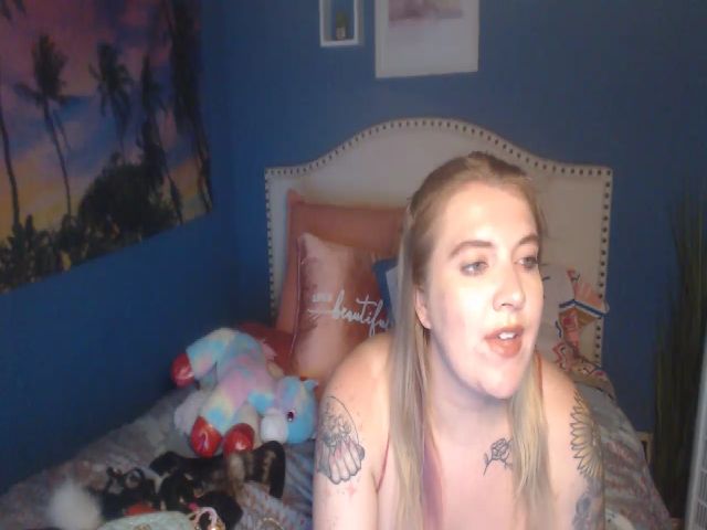 Live sex webcam photo for SnowWhiteXxxx #252597820