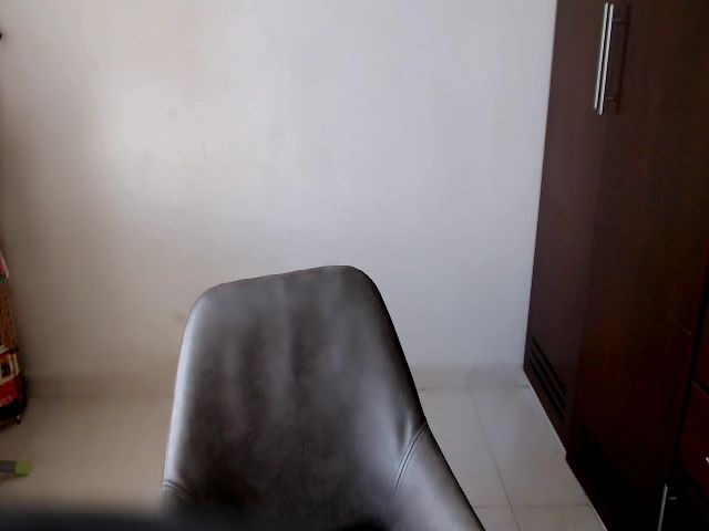 Live sex webcam photo for Angelina323 #252915853